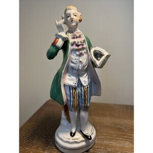 Hand Painted Porcelain Colonial Gentleman w/Hat Figurine‎